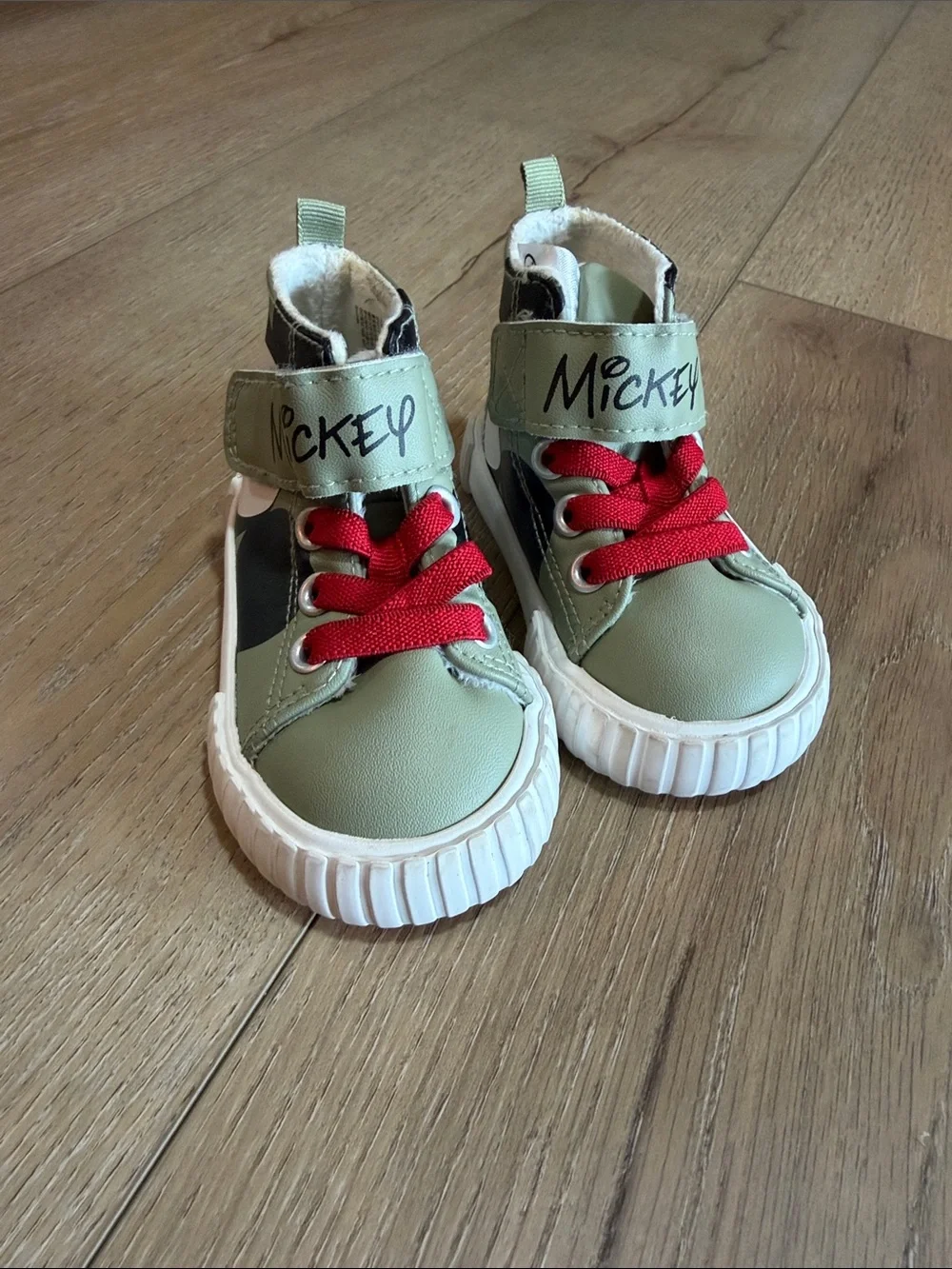 H&M high top Mickey sneakers|Size 4-5C